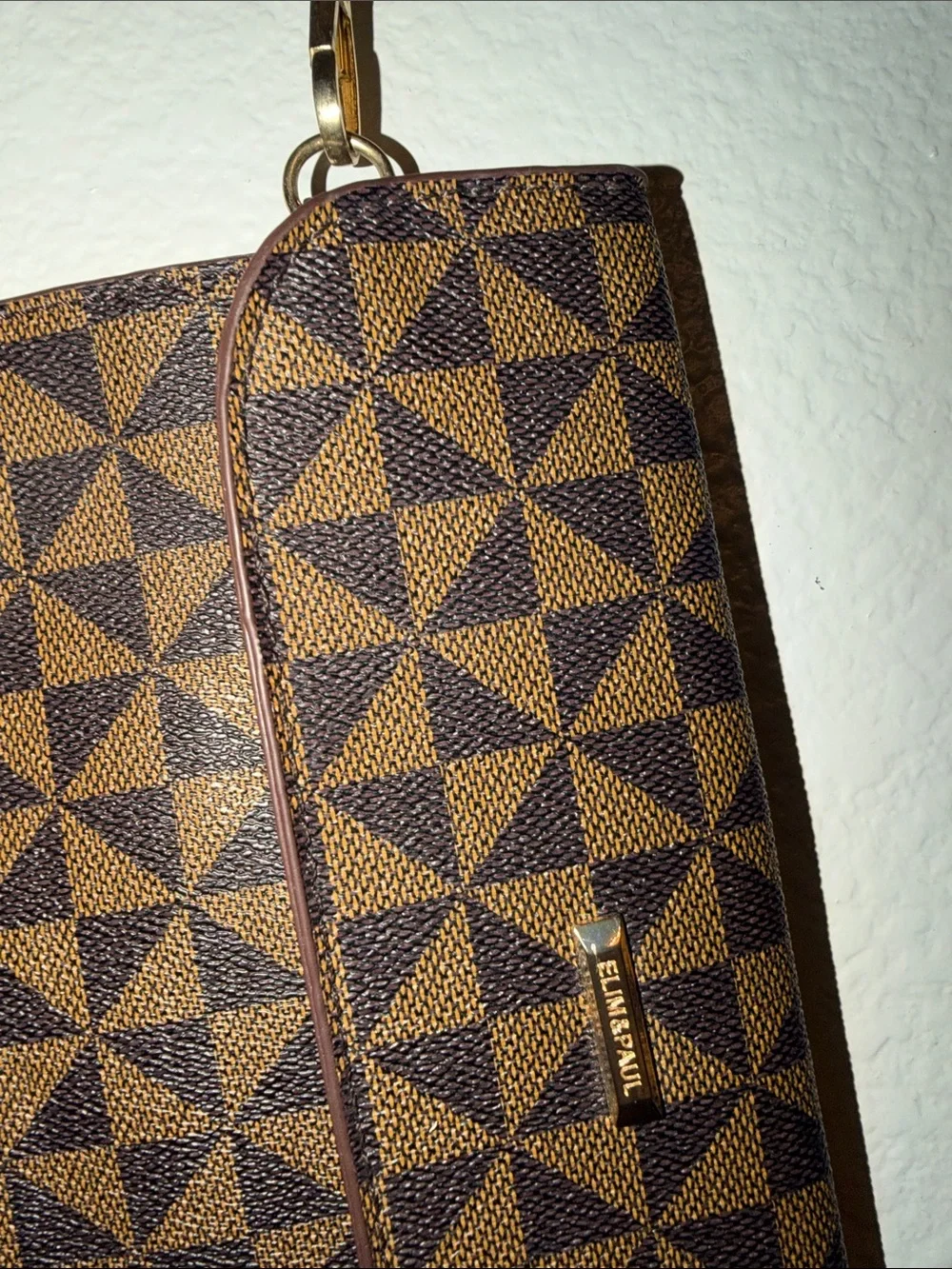 Source Unknown compact wristlet